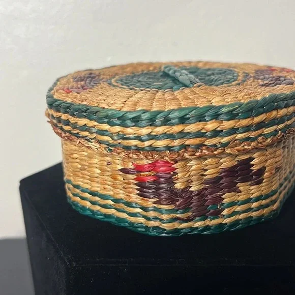 Vintage Handwoven Straw Multicolor Nootka Inspired Style Small Basket with Lid - Picture 4 of 10
